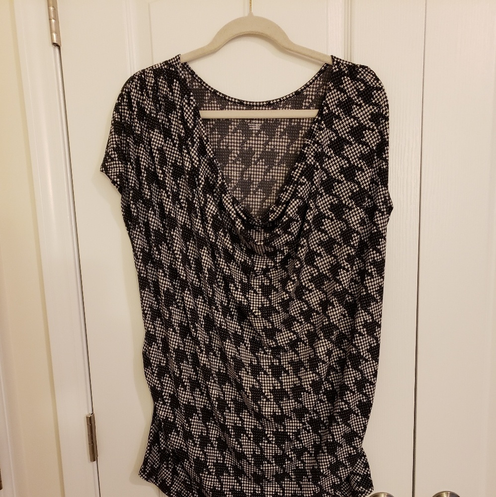 Lane Bryant size 26/28, drape neck. Great fit!
